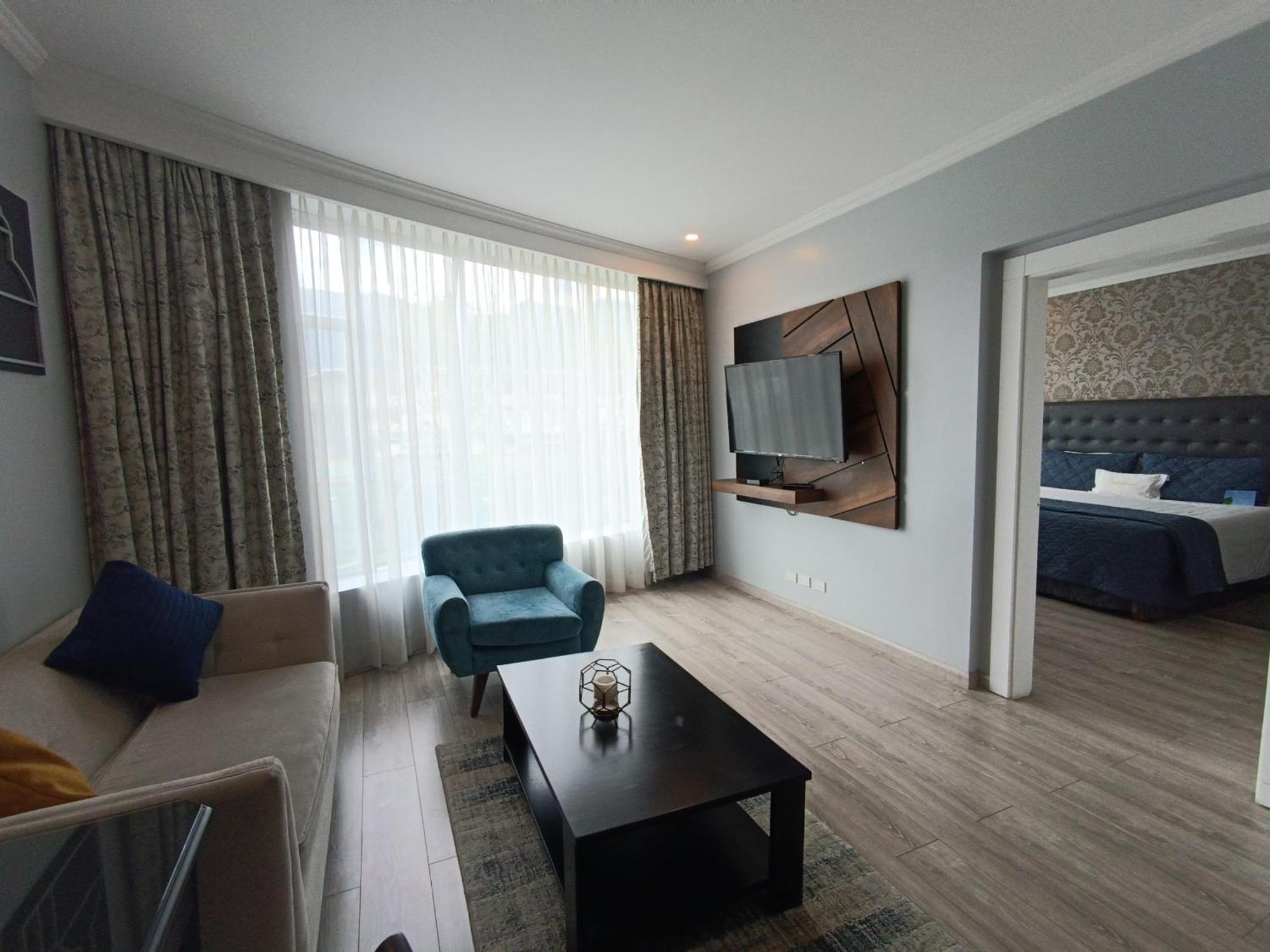 Aparta Hotel Torres De Suites Quito Exteriér fotografie